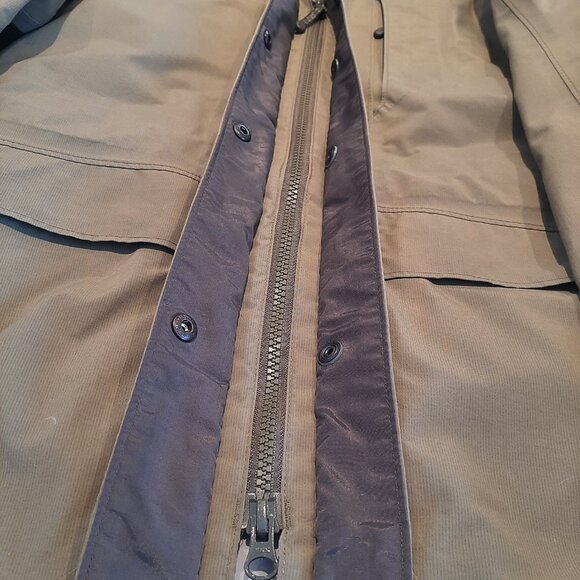 Mountain Equipment Co-op (MEC) - Gore-Tex Jacket - Women's Medium - Picture 3 of 16